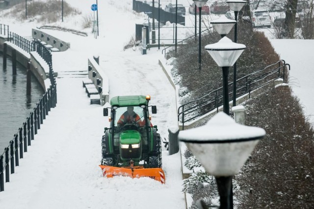 Instytut Meteorologii i Gospodarki Wodnej opublikował długoterminową prognozę na zimę 2021/2022 dla Polski.

Dowiemy się z niej, co modele pogodowe mówią na temat temperatur oraz opadów, których można spodziewać się w grudniu 2021 oraz styczniu, lutym i marcu 2022 roku. Jaka będzie zima? SPRAWDŹ ▶