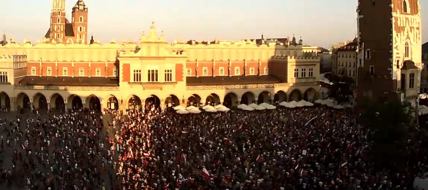 Kraków. Wielki protest na Rynku Głównym [ZDJĘCIA]