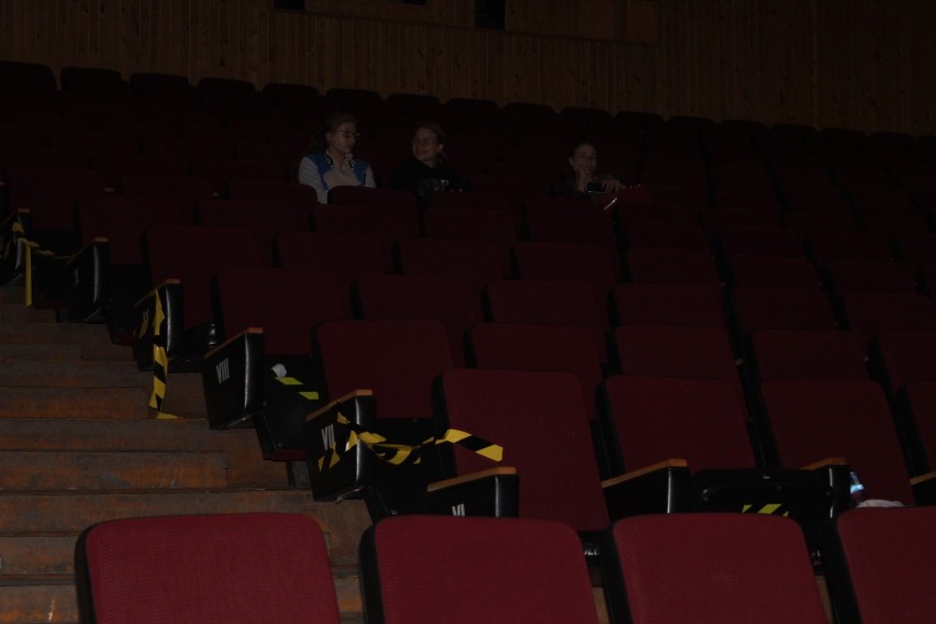 Kino plenerowe w Hrubieszowie. Zainaugurowano je mimo deszczu. Zobaczcie zdjęcia