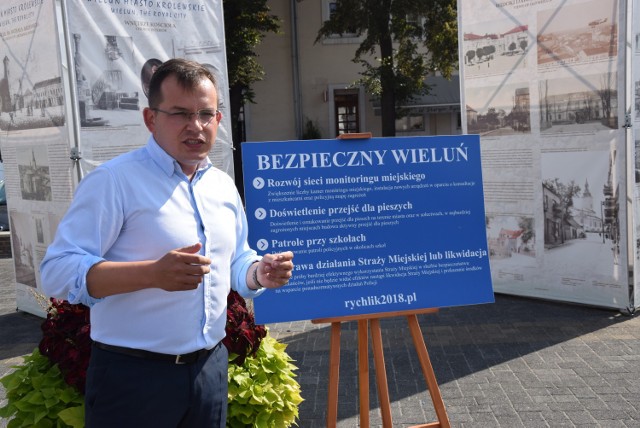 Paweł Rychlik(PiS) zdobył w wyborach do Rady Miejskiej 680 głosów. W ostatnich wyborach do Sejmu zagłosowało na niego ponad 8.500 mieszkańców okręgu sieradzkiego