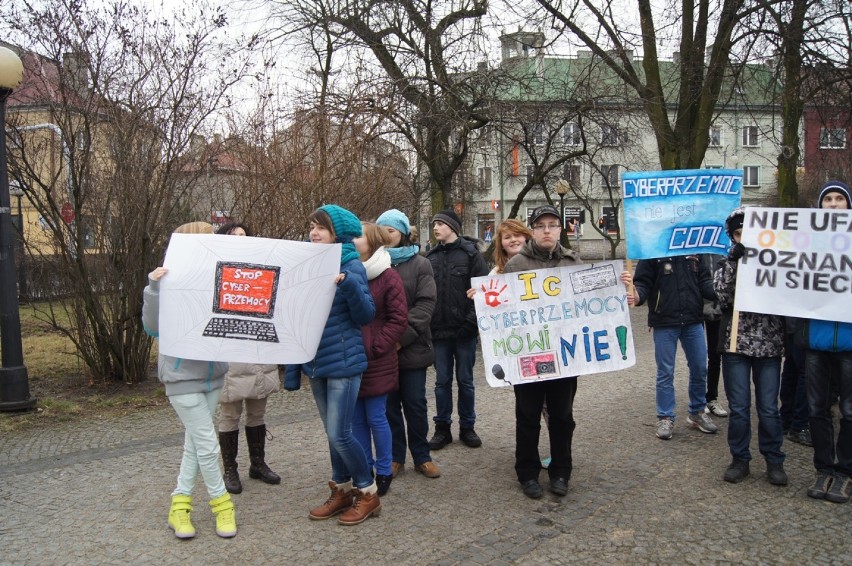 Stop Cyberprzemocy. Happening uczniów ZSG 1 w Radomsku