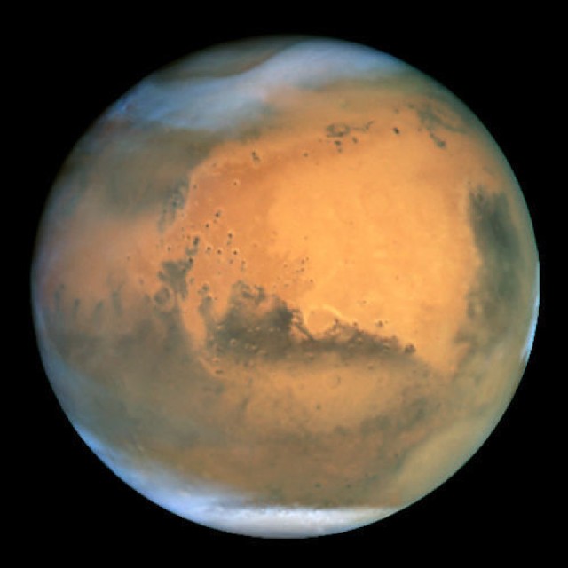 Mars znajduje się w opozycji do Ziemi