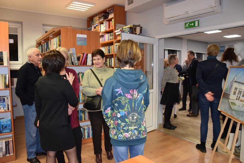 Wyjątkowy wernisaż w Bibliotece Publicznej im. Augustyna Necla zainaugurował rok jubileuszu 50-lecia gminy Kosakowo | ZDJĘCIA