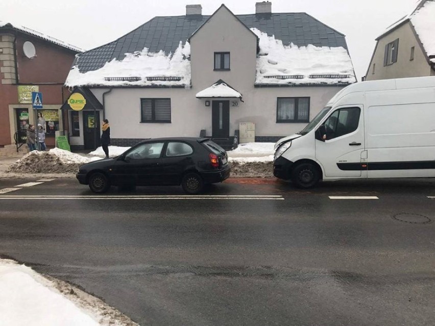 Wypadek miał miejsce na ul. Lęborskiej w Sierakowicach....