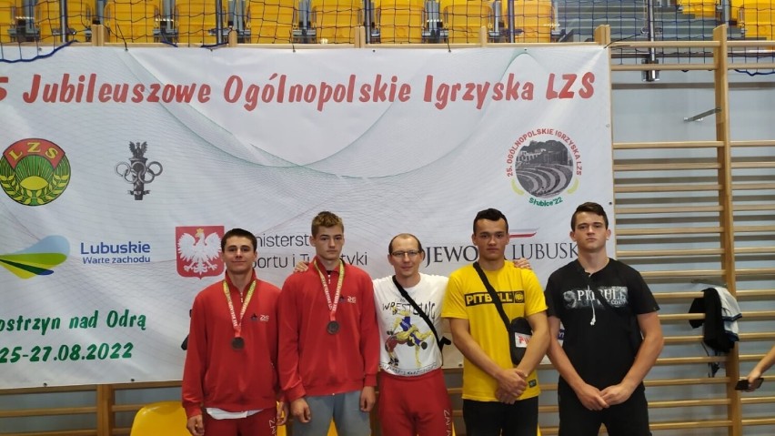 Medale zapaśników ZKS Radomsko w Igrzyskach LZS. ZDJĘCIA