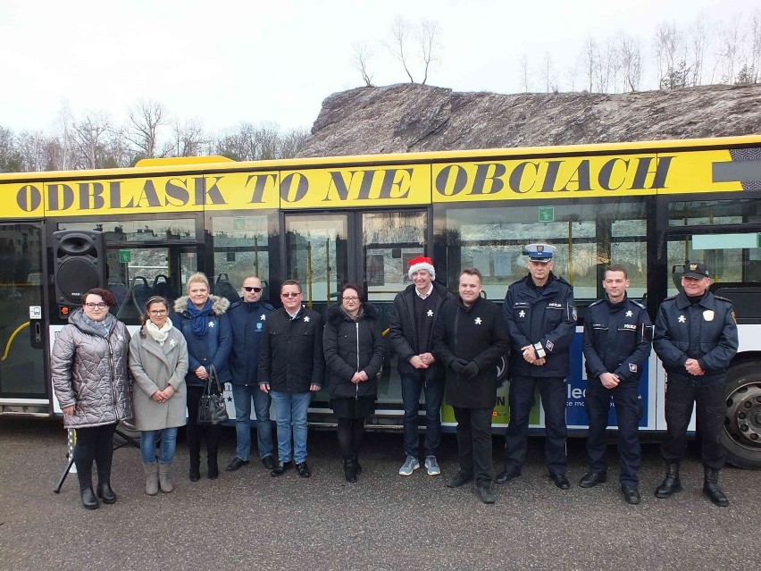 Organizatorzy i sponsorzy akcji podczas konferencji prasowej...