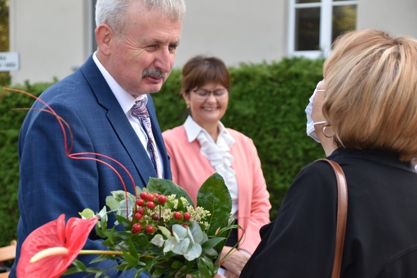 Rozpoczęcie roku szkolnego w ZSR Grzybno. Pierwszy dzwonek zabrzmiał dla ponad 300 uczniów i nowej dyrektor ZSR w Grzybnie