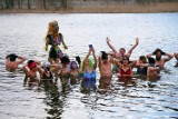 Kwidzyńscy Pasjonaci Morsowania przywitali wiosnę! Lodowatej kąpieli z Marzanną zażyli w miniony piątek! [ZDJĘCIA]