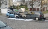 Na ul. Lubeckiego w Szczecinie spłonęły dwa samochody
