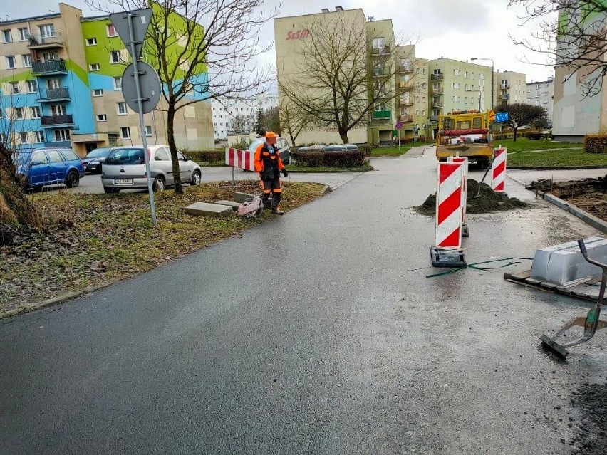 Po apelach mieszańców powstaje przejście dla pieszych na dawnej obwodnicy Szczecinka [zdjęcia]