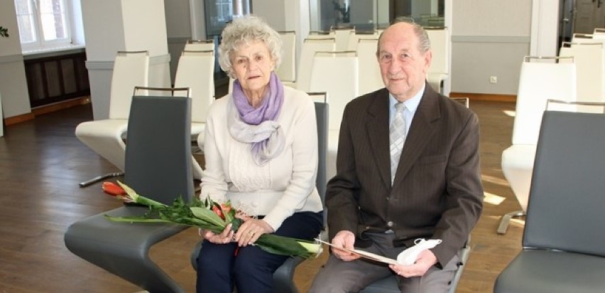 Urząd Miejski nagrodził seniorów za długie pożycie małżeńskie 