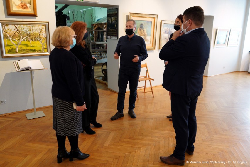 Obrazy z pleneru w Kamionie już w muzeum. Wystawę można oglądać wirtualnie