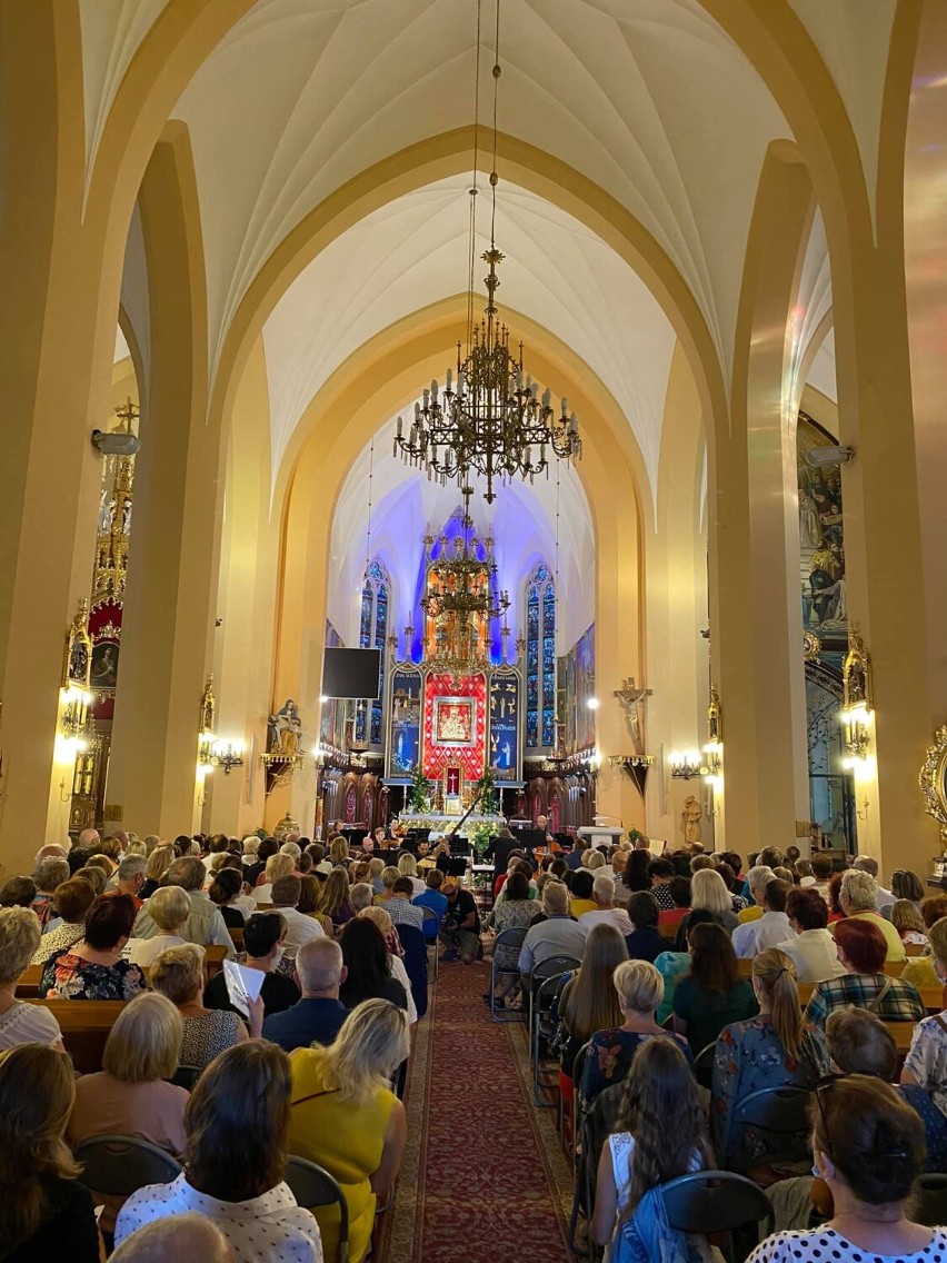 Owacja dla artystów w Sanktuarium Księżnej Sieradzkiej w...