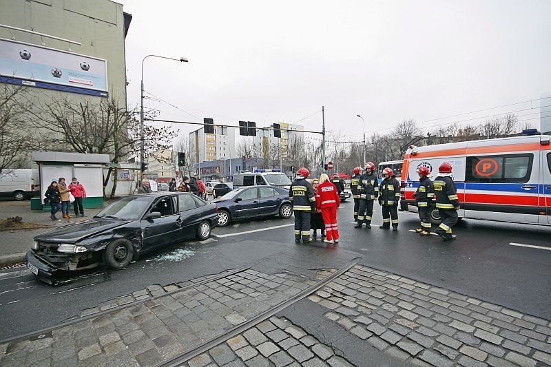 Wroclaw: Jedna osoba ranna w wypadku na Grabiszyńskiej (ZDJĘCIA)
