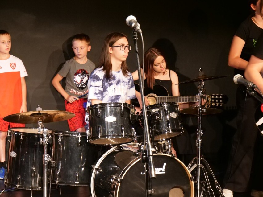 Jam session na zakończenie muzycznych warsztatów w MDK w Radomsku. ZDJĘCIA
