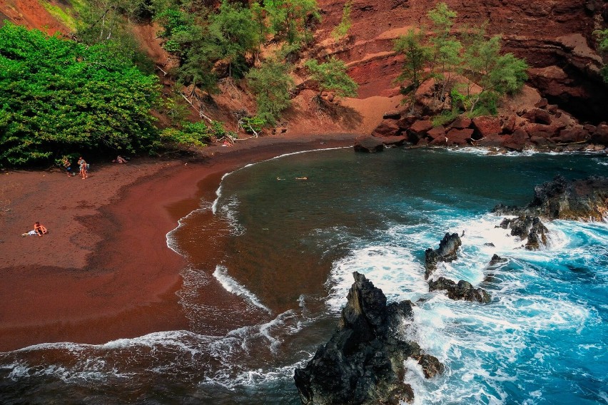 – Kaihalulu (Maui, Hawaje, USA)...
