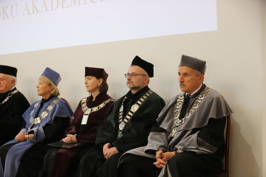 Uroczysta inauguracja roku akademickiego 2022/2023 na Uniwersytecie Jana Kochanowskiego w Kielcach. Gaudeamus wybrzmiało po raz 53.