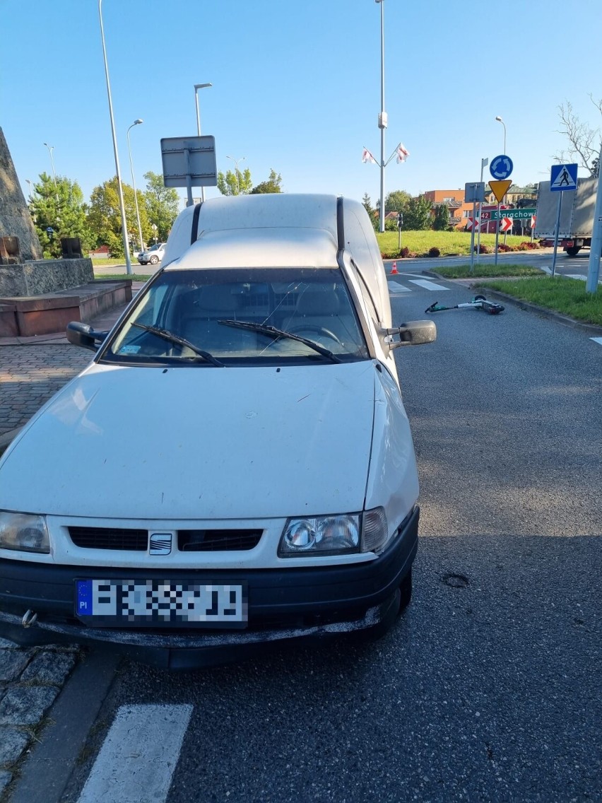 Wypadek w Skarżysku. Nastolatek wjechał hulajnogą na pasy