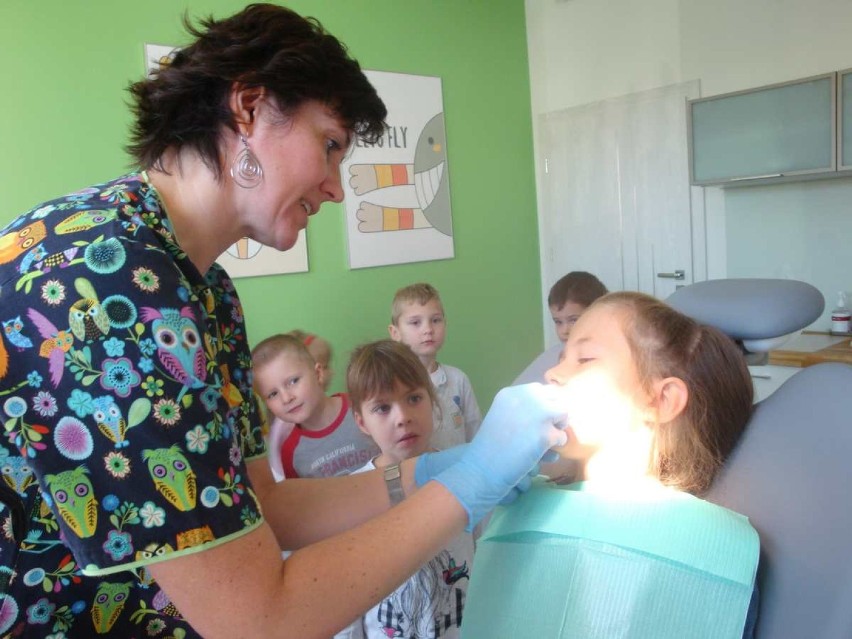 Nie taki dentysta straszny, jak o nim mówią…Skierniewickie przedszkolaki z wizytą u cioci Justyny...