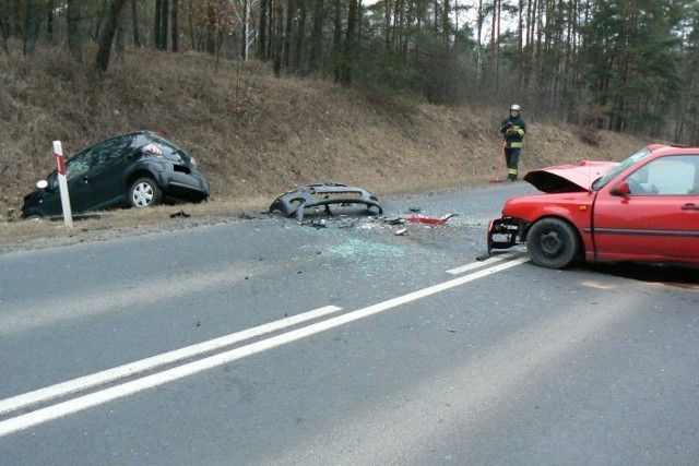 Wypadek w Kazimierzu Biskupim. Trzy osoby w szpitalu