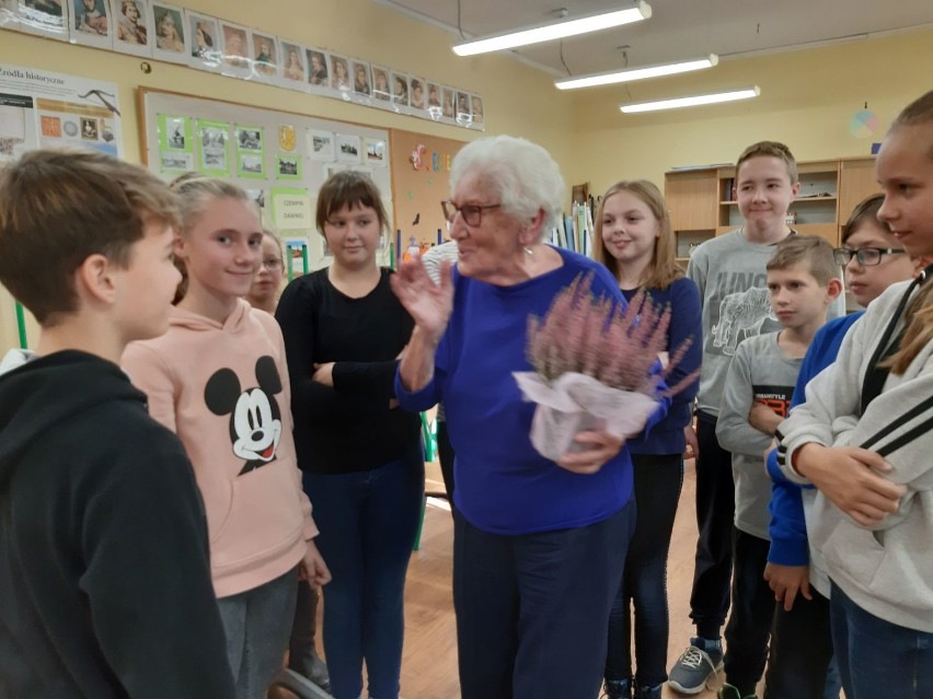 Uczniowie z Czempinia spotkali się z bohaterką II wojny...