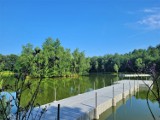 Kraków. Urokliwy park w Bronowicach zyskał już toaletę. Trwają prace przy pomostach