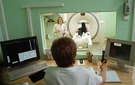 Tylko w chorzowskim Zespole Szpitali Miejskich przeprowadzono 14 tomografii komputerowych u osób rannych podczas katastrofy. Zygmunt Wieczorek