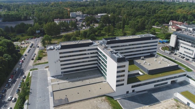 Prywatny szpital GeoMedical w Katowicach od ponad roku nie działa. Został oddany do użytku w 2017 r.

Zobacz kolejne zdjęcia. Przesuwaj zdjęcia w prawo - naciśnij strzałkę lub przycisk NASTĘPNE