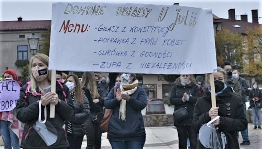 Strajk kobiet w Olkuszu. Zobaczcie hasła protestujących
