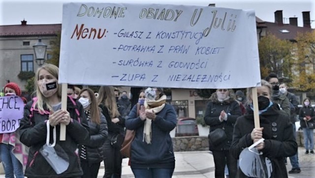 Strajk kobiet w Olkuszu. Zobaczcie hasła protestujących