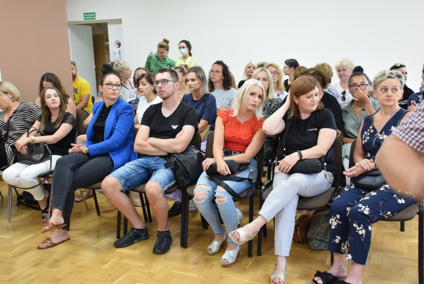 Pielęgniarki w szpitalu w Krośnie rozczarowane wysokością podwyżek.  Część poszła na chorobowe, wstrzymano planowe zabiegi