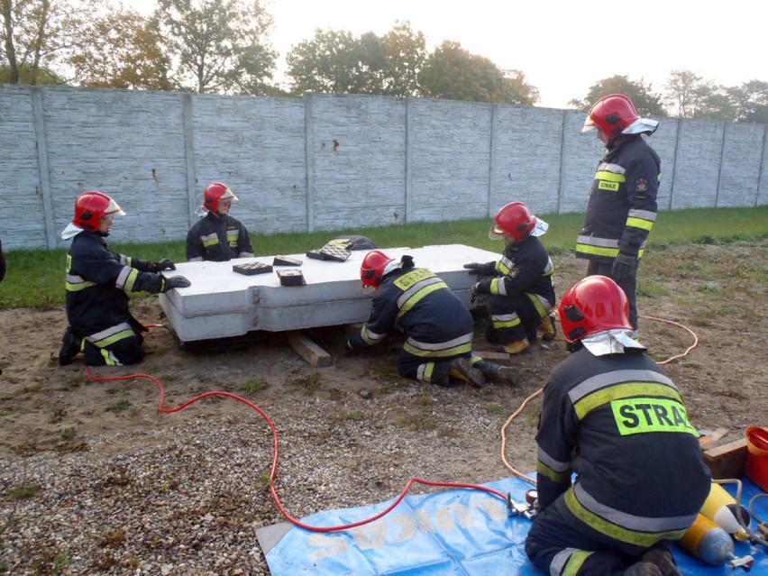 Września: Straż Pożarna - ćwiczenia z ratownictwa...