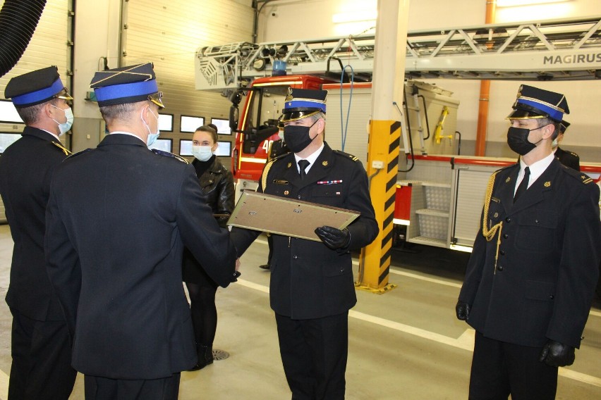 Strażacy zostali odznaczeni i awansowani z okazji Święta Niepodległości