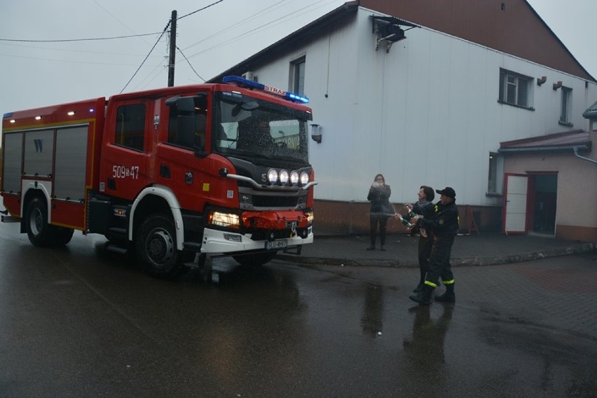 Powitanie nowego samochodu dla OSP Lisów 15.05.2019.