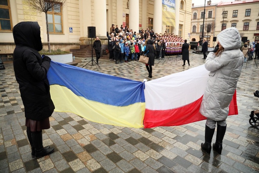 Te liczby robią wrażenie: miliony uchodźców i miliony złotych pomocy. Rocznica wybuchu wojny w Ukrainie. Zdjęcia