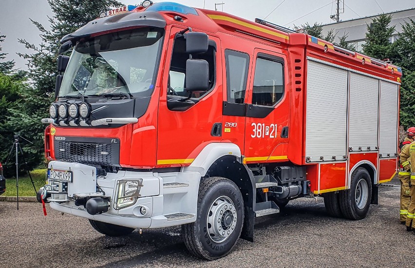 Leszno. Strażacy mają nowy wóz bojowy. Kosztował ponad 900 tysięcy złotych [ZDJĘCIA]