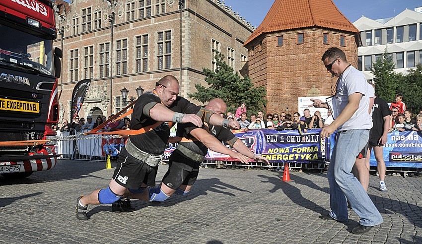 Strongmani na Targu Węglowym. Najsilniejsi ludzie w kraju rywalizowali w Super Pucharze [ZDJĘCIA]