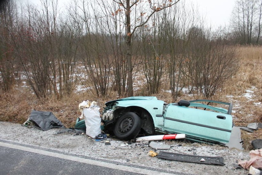 Trzy osoby zginęły w wyniku wypadku na DW 768. Samochód...