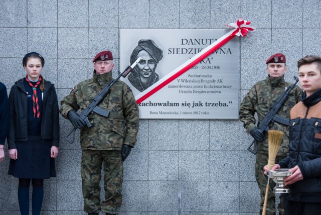 Inka Patronem MDK w Rawie Mazowieckiej – podczas obchodów Dnia Pamięci Żołnierzy Wyklętych na frontowej ścianie Miejskiego Domu Kultury odsłonięta została tablica pamiątkowa poświęcona Danucie Siedzikówny ps. Inka, zamordowanej w 1948 r.