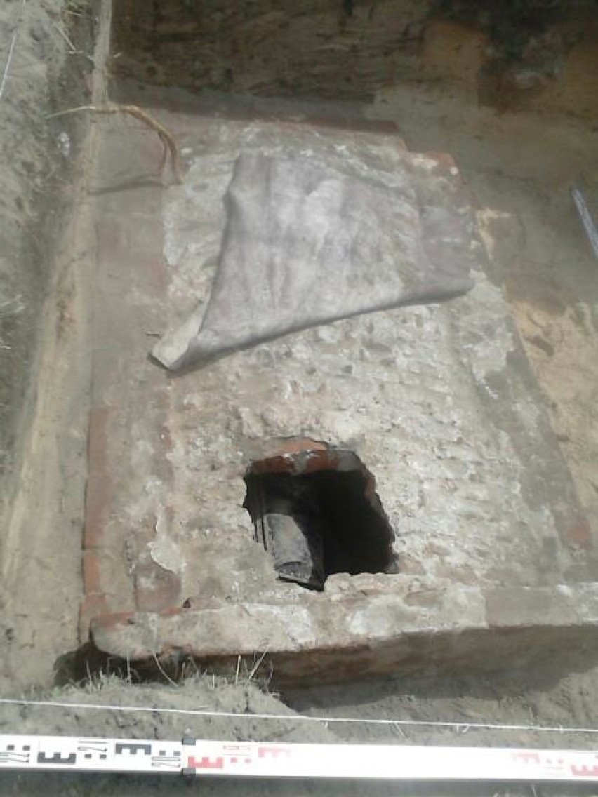 Sosnowiec Maczki: Archeolodzy odnaleźli grobowiec w miejscu dawnej cerkwi [ZDJĘCIA]