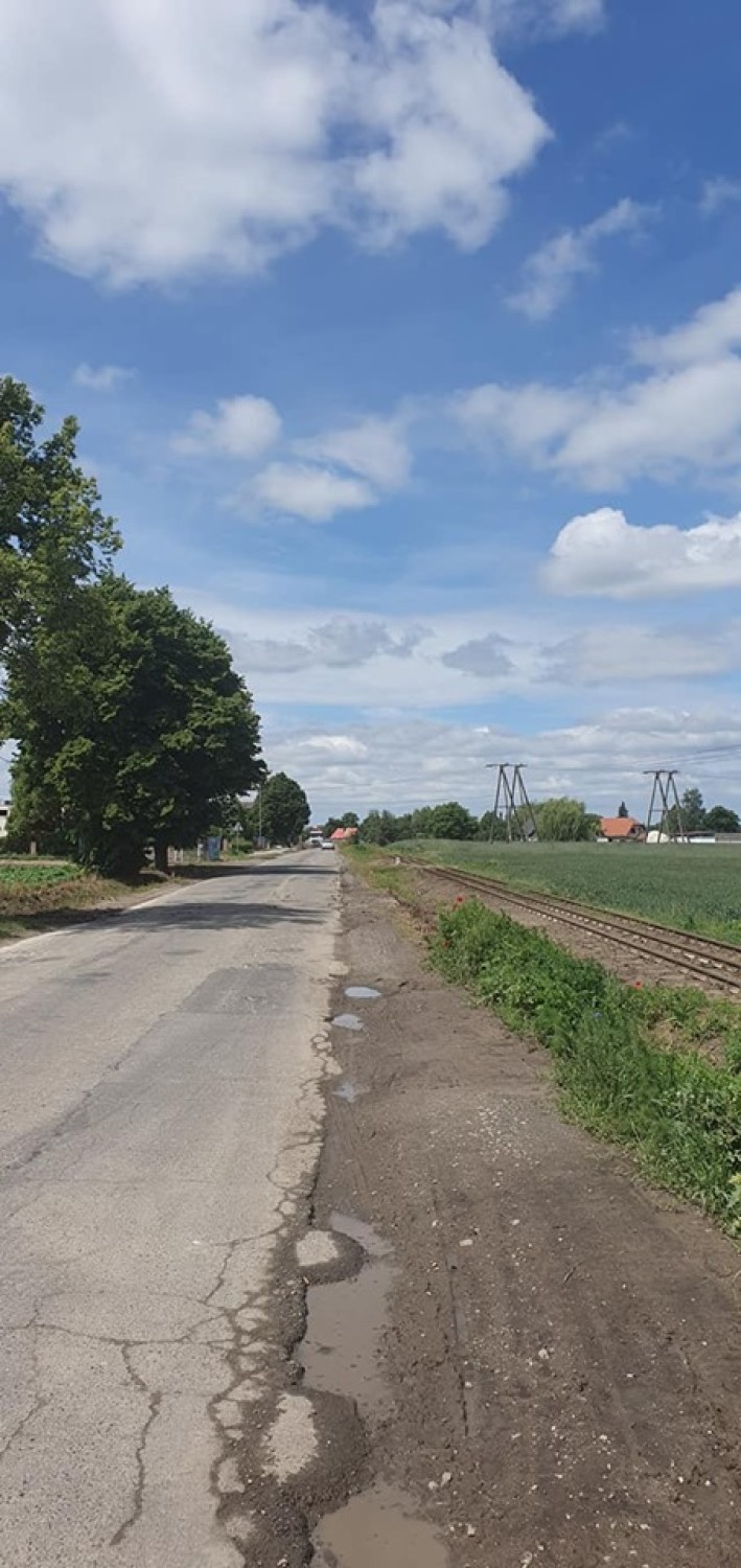 Wojewoda podpisał umowę o przekazaniu blisko 3 mln zł na remont drogi Pleszew - Kowalew. Inwestycja ma zielone światło...