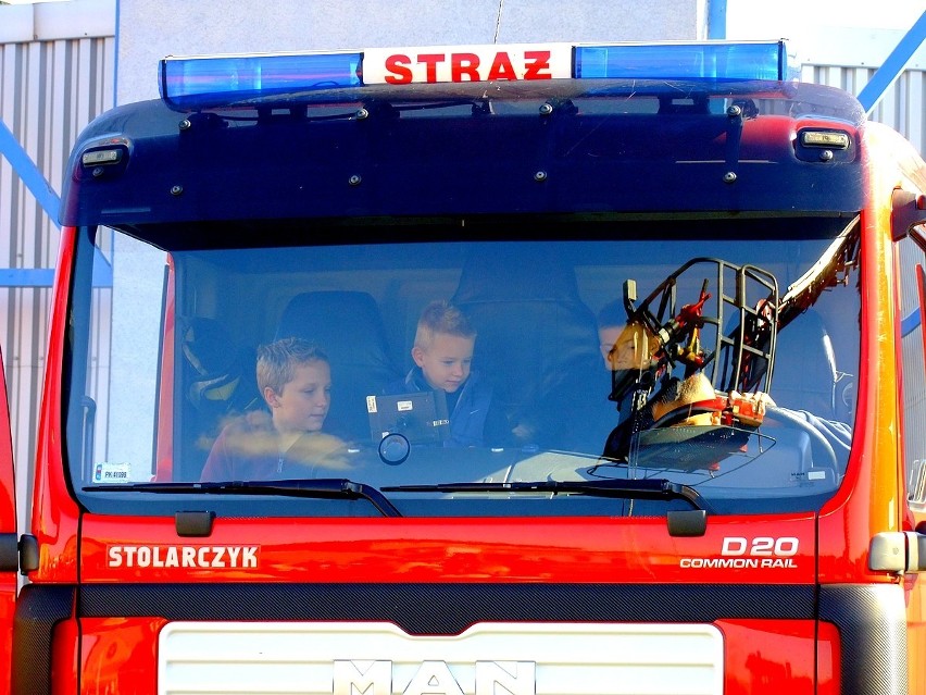 Strażacy z Komendy Miejskiej Państwowej Straży Pożarnej w Kaliszu pokazali nowoczesny sprzęt ZDJĘCIA