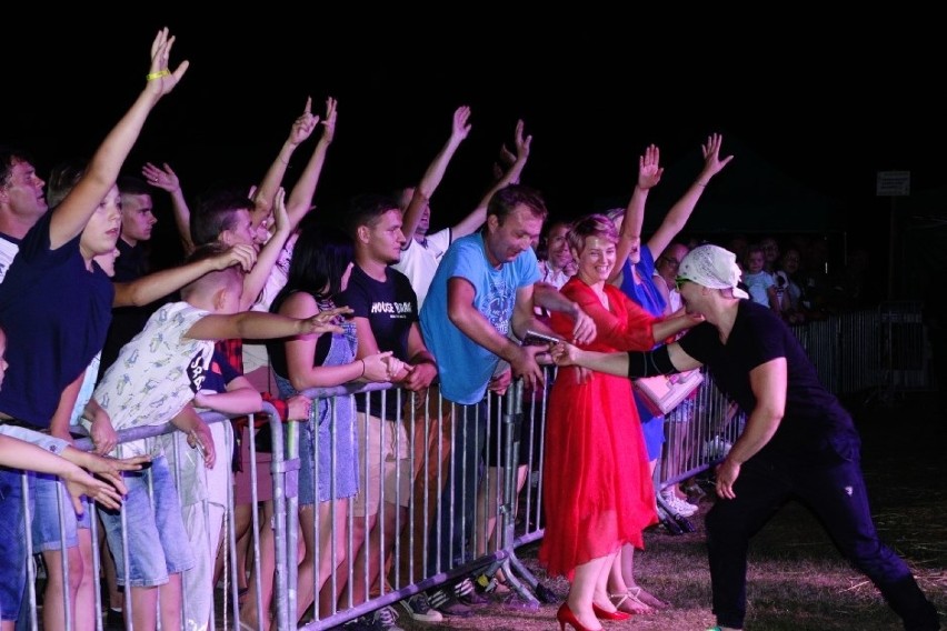 Dożynki Gminy Bełchatów 2019. Zobacz jak w Podwodach-Kolonii bawili się podczas koncertów [ZDJĘCIA]
