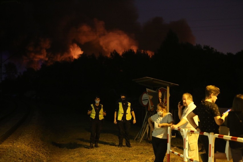 Trwa gaszenie pożaru w Sosnowcu. Zobacz kolejne zdjęcia....