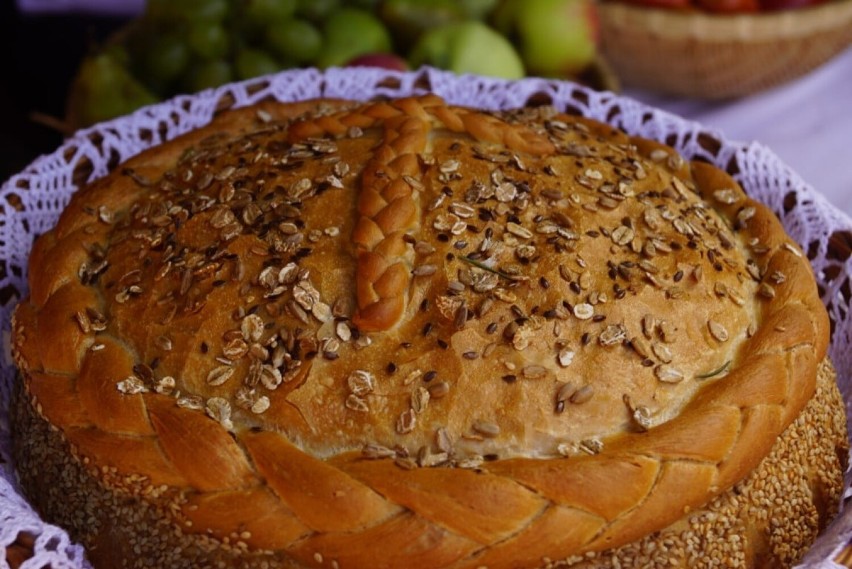 Dożynki w Rosku. Starostowie podzielili chleb z tegorocznych zbóż