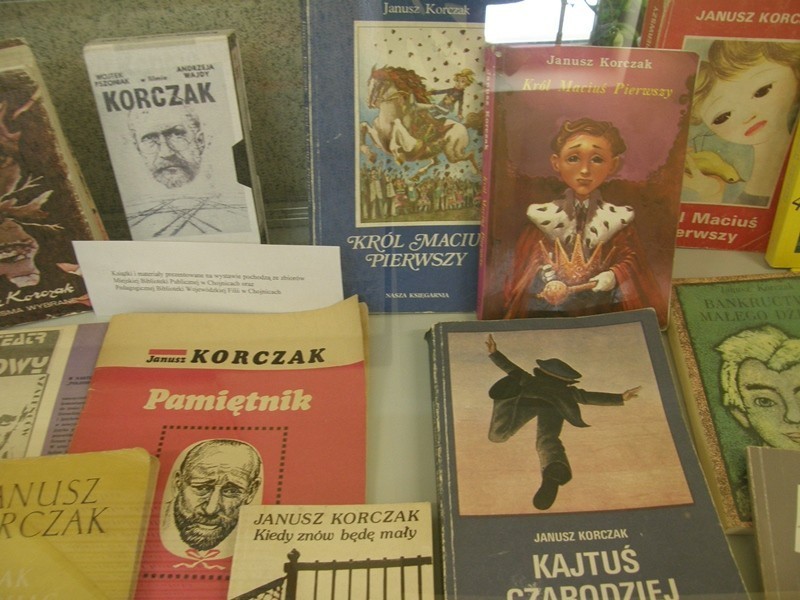 Miejska Biblioteka Publiczna w Chojnicach: Przyjdz, obejrzyj wystawę o Januszu Korczaku
