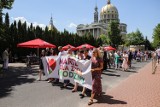 Marsz dla Życia i Rodziny 2022. W radosnym pochodzie wzięło udział około 500 osób w licheńskim sanktuarium