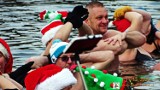 Mikołajkowa kąpiel z Pilskim Klubem Morsów Euforia w Pile. Była gorąca atmosfera i świąteczny klimat! [ZOBACZ ZDJĘCIA]