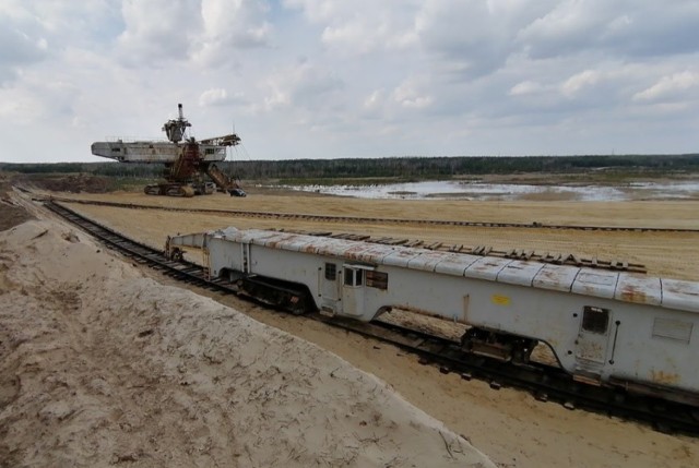 Zbiornik Kotlarnia postanie na terenie wyrobiska kopalnianego gdzie wciąż pracuje ciężki sprzęt i wydobywane są kruszywa.
