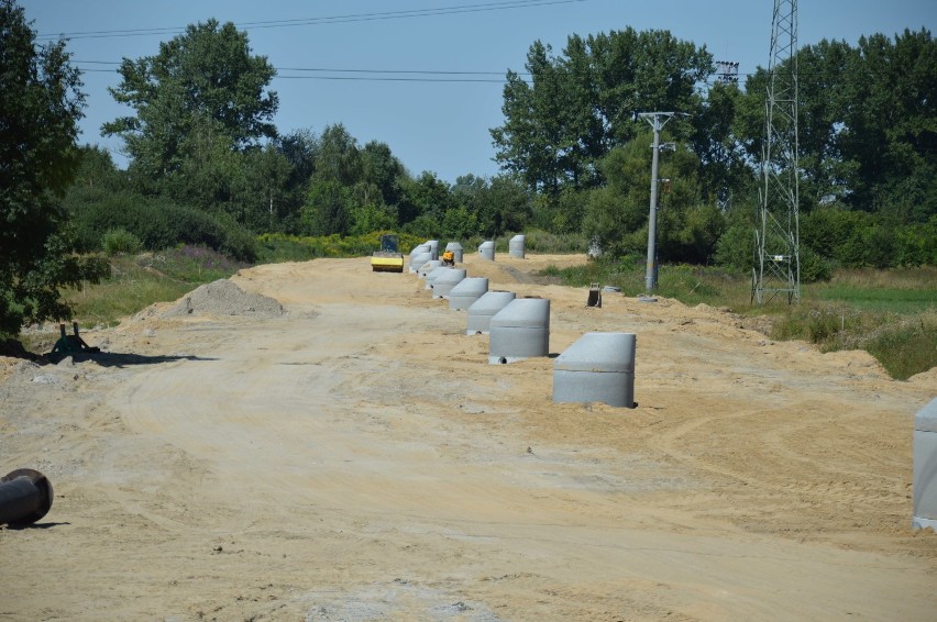 Bochnia. Budowa łącznika autostradowego jest już na etapie robót ziemnych [ZDJĘCIA]